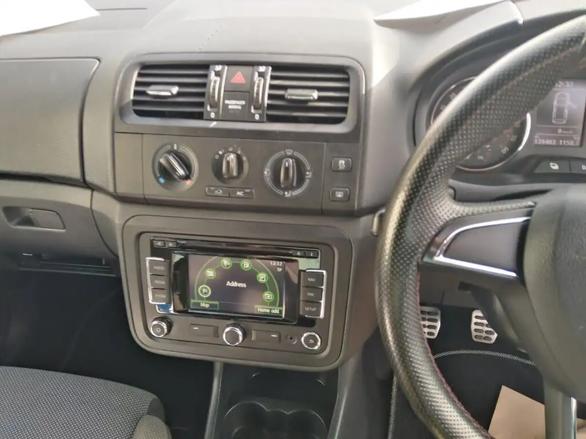 2013-skoda-fabia-big-18