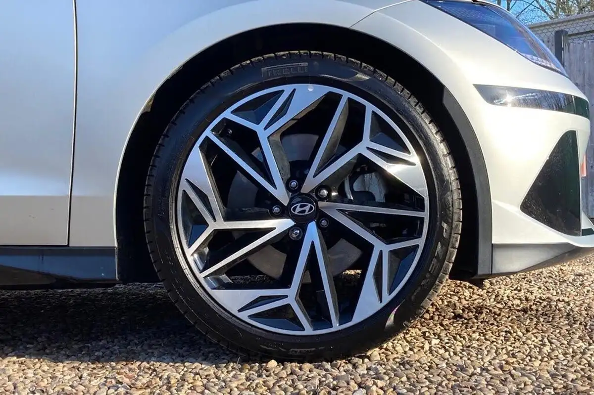 2024-hyundai-ioniq-6-e-premium-228ps-single-rwd-big-24