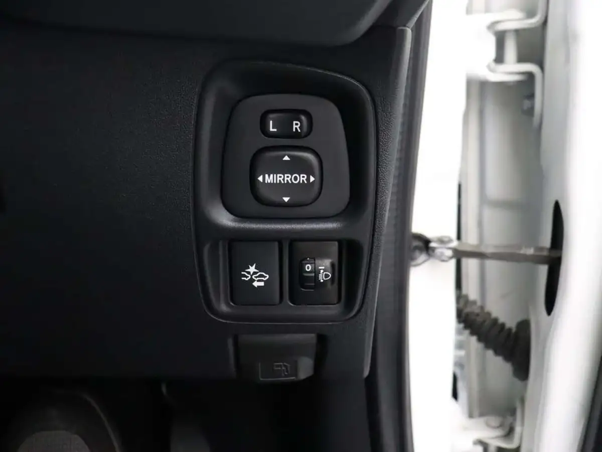 2020-toyota-aygo-10-vvt-i-x-play-tss-x-shift-big-31