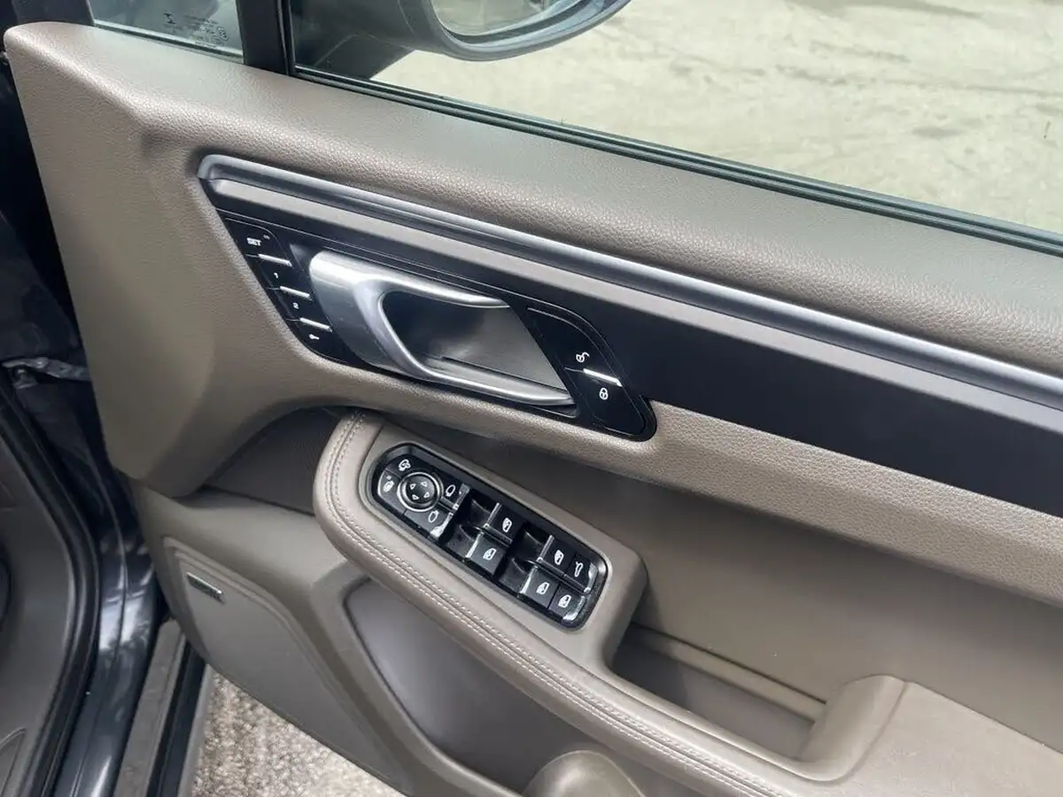 2019-porsche-macan-20-big-14