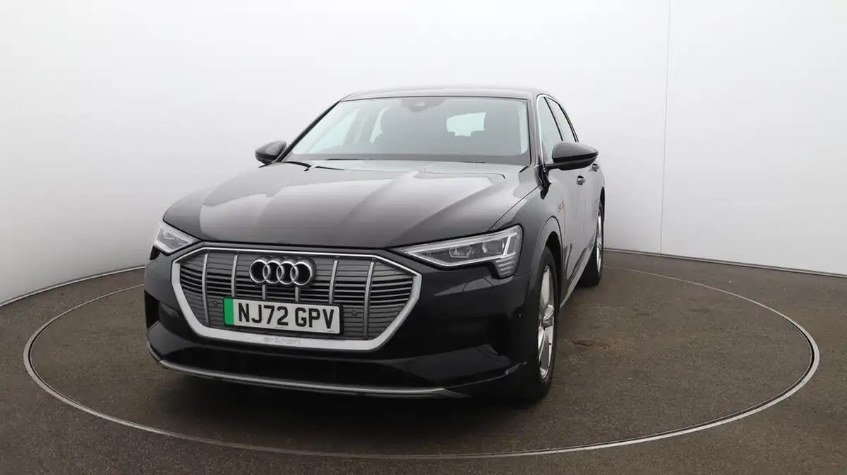 2022-audi-e-tron-55e-technik-station-wagon-big-39