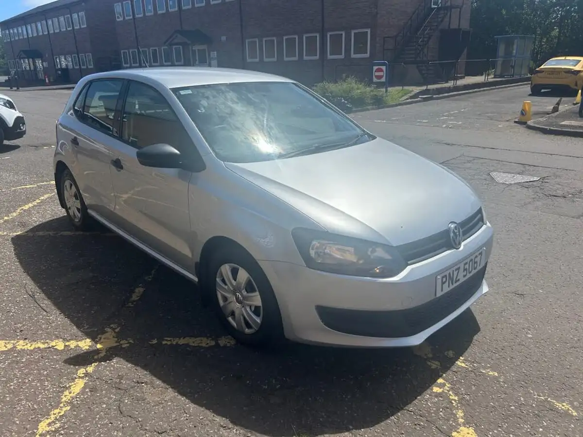2011-volkswagen-polo-12-s-ac-5d-big-5