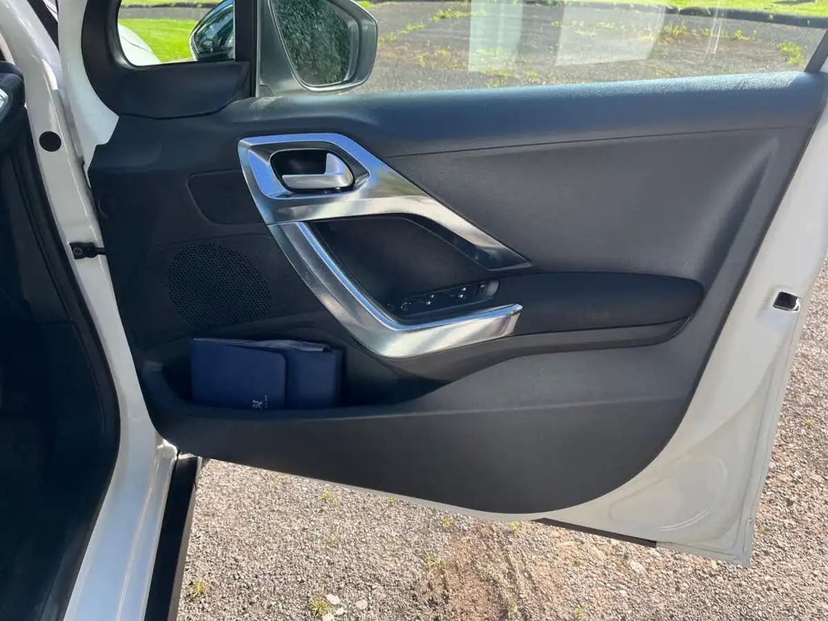 2014-peugeot-2008-crossover-12-allure-vti-big-25