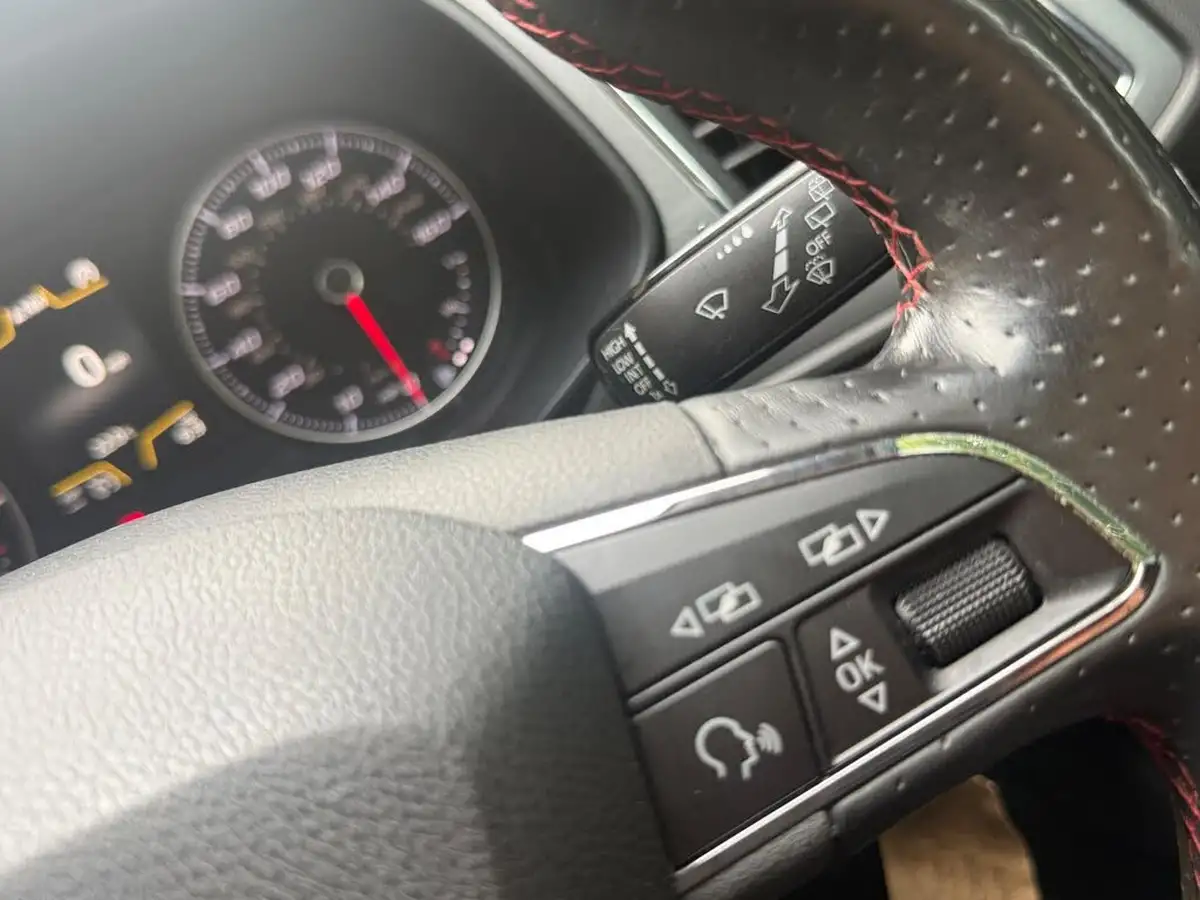 2015-seat-leon-14-tsi-fr-black-technology-big-12