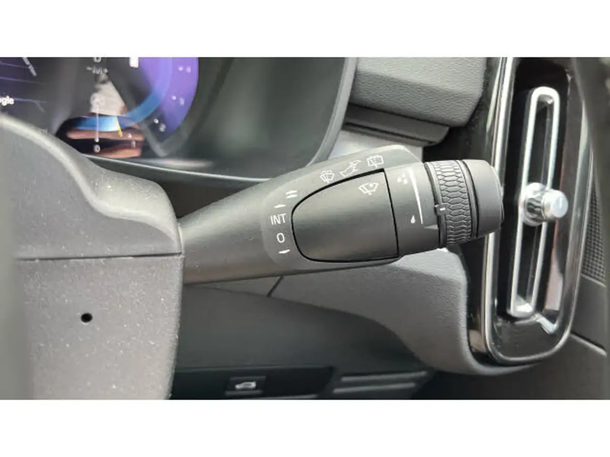 2024-volvo-xc40-20-b3-plus-big-24