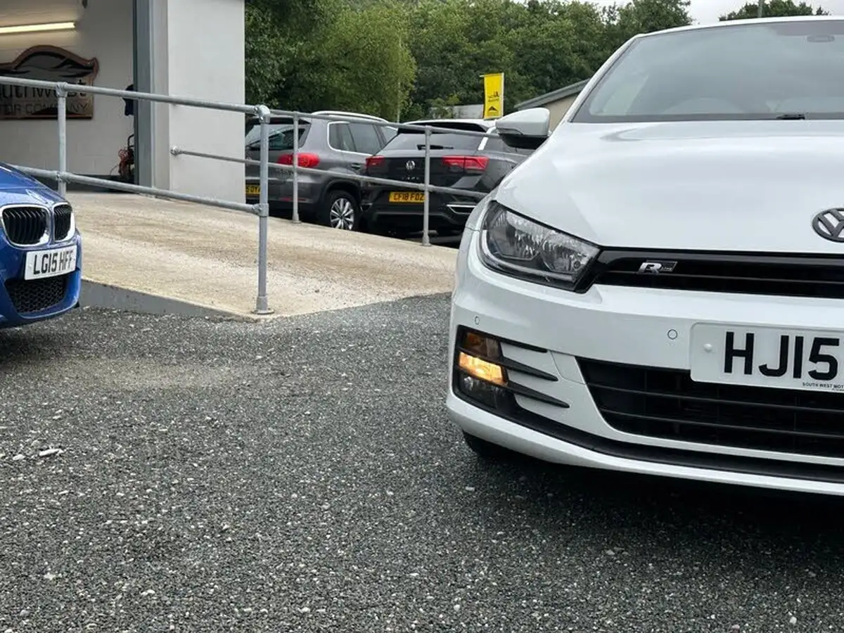 2015-volkswagen-scirocco-20tdi-r-line-184ps-big-41