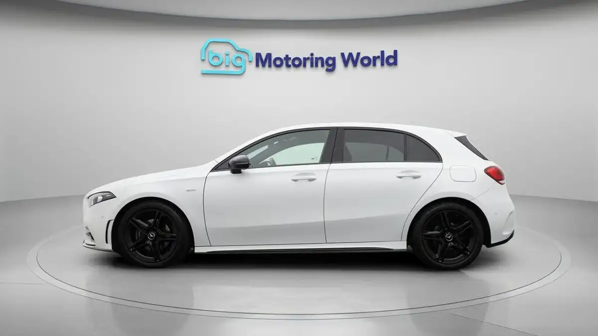 2022-mercedes-benz-a-class-13-a180-amg-line-executive-edition-hatchback-5d-7g-dct-big-4