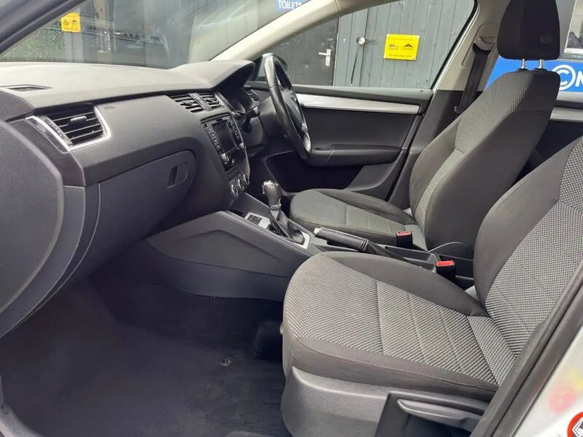 2014-skoda-octavia-16tdi-se-hatchback-dsg-big-10