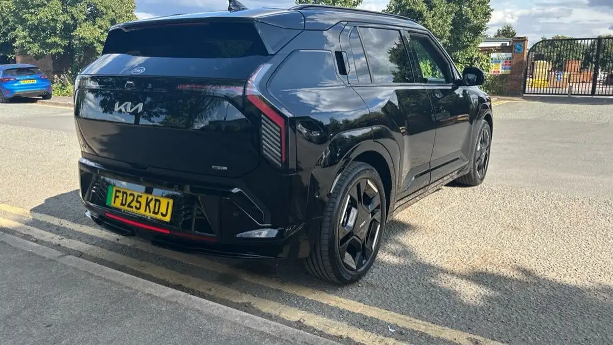 2025-kia-ev3-e-gt-line-s-big-37