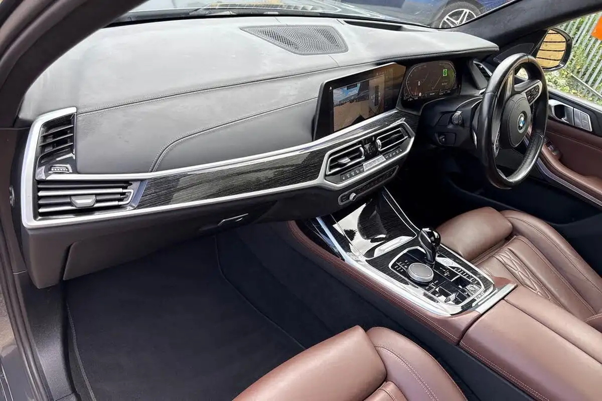 2022-bmw-x7-30td-xdrive-40d-m-sport-big-23