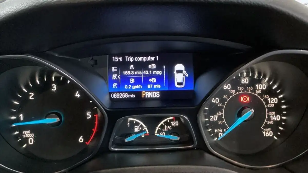 2015-ford-focus-20tdci-titanium-hatchback-powershift-big-8