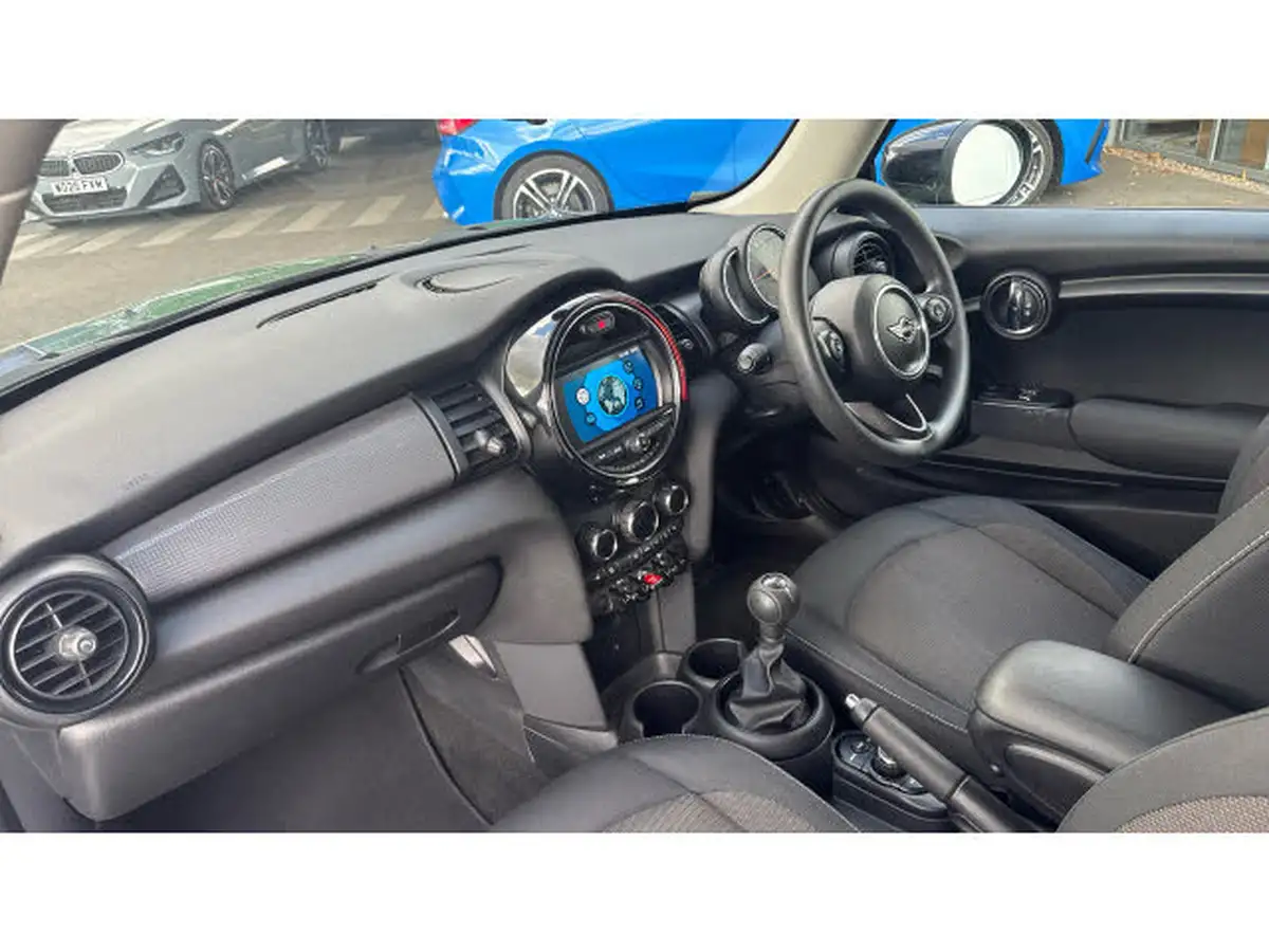 2019-mini-cooper-15-cooper-classic-hatchback-3d-big-6