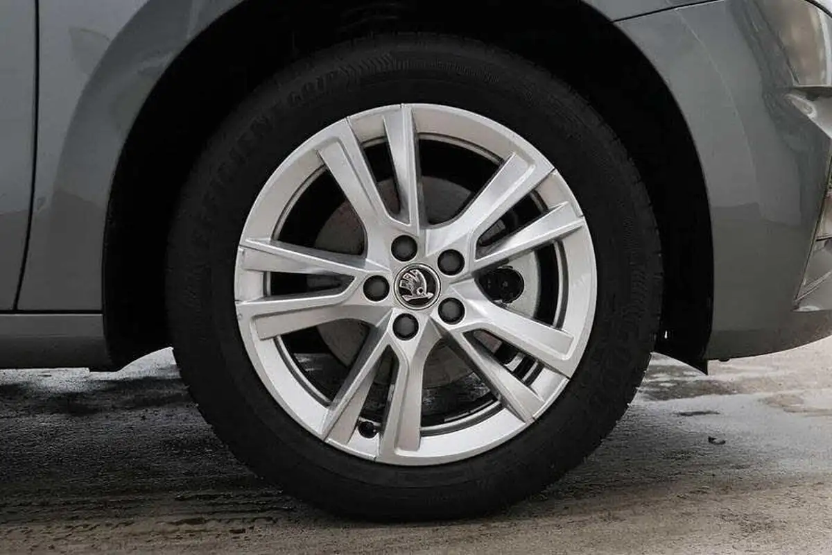 2025-skoda-fabia-10-tsi-se-l-edtion-big-4