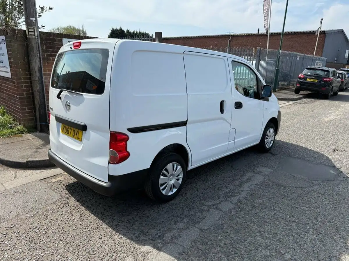 2017-nissan-nv200-15td-acenta-110bhp-eu6-panel-van-big-7