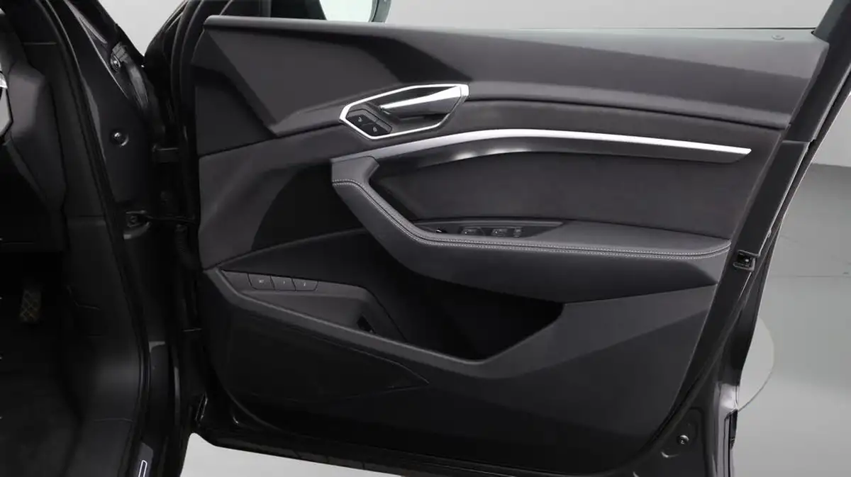 2022-audi-e-tron-50e-black-edition-sportback-big-22