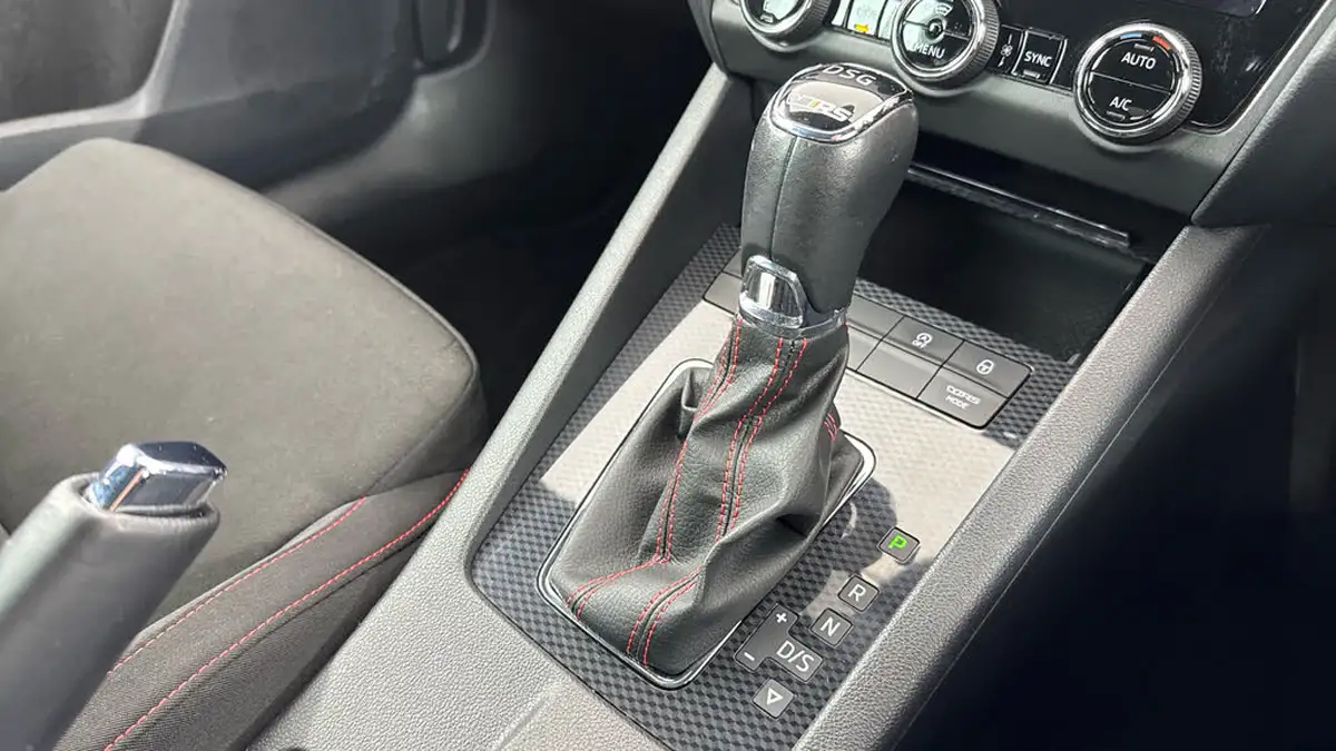 2019-skoda-octavia-20tdi-vrs-4x4-scr-hatchback-big-18