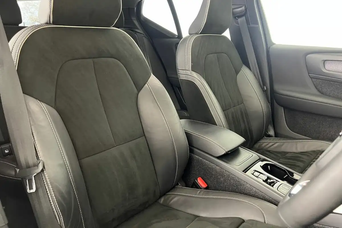 2022-volvo-xc40-15-t3-r-design-auto-big-31