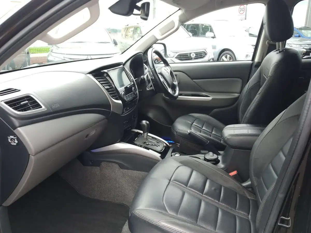 2019-mitsubishi-l200-24di-d-barbarian-black-hardtop-auto-big-39