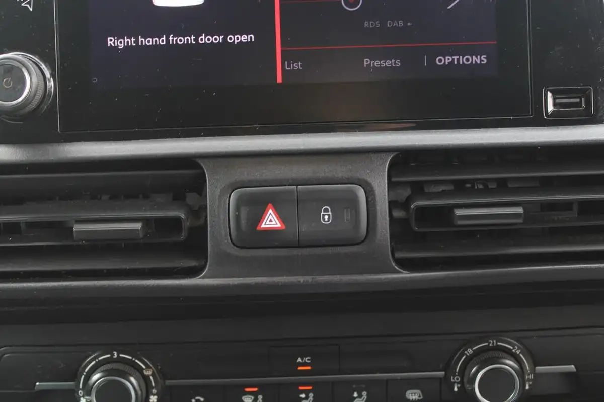 2018-citroen-berlingo-16bluehdi-650-enterprise-big-39