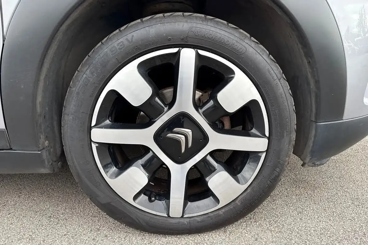 2018-citroen-c4-cactus-16bluehdi-flair-big-10