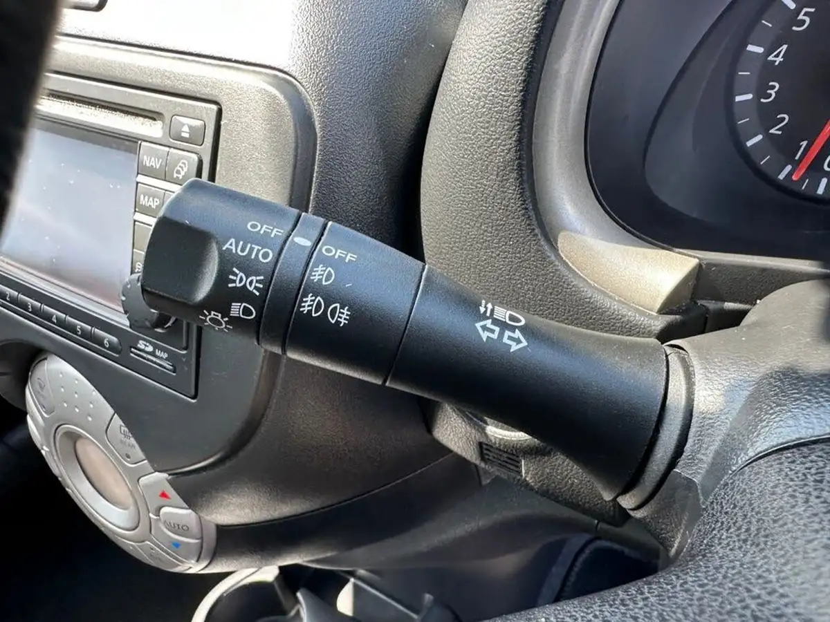 2011-nissan-micra-12-kuro-97bhp-big-23
