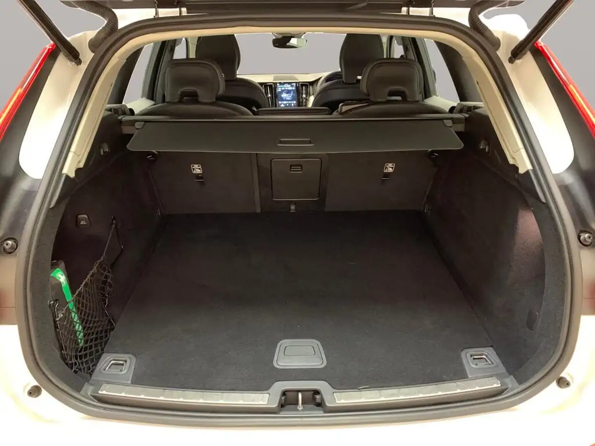 2024-volvo-xc60-20-b5-plus-big-40