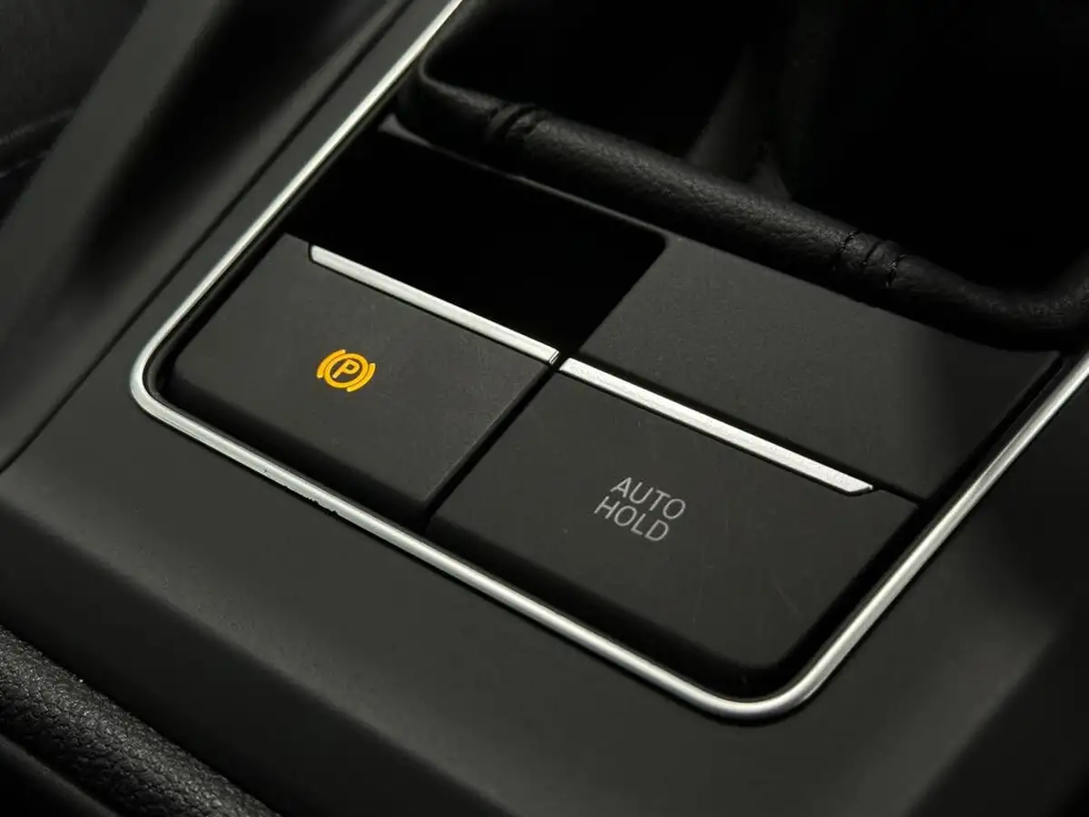 2022-volkswagen-golf-15-tsi-life-150ps-hatchback-big-18