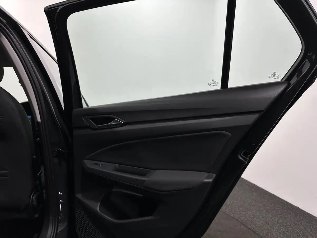 2022-volkswagen-golf-15-tsi-life-150ps-hatchback-big-42