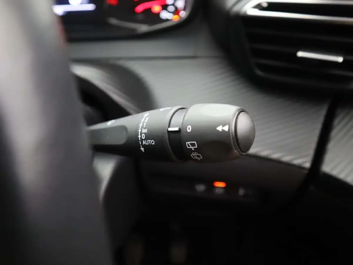 2022-peugeot-2008-suv-12-puretech-active-premium-big-33