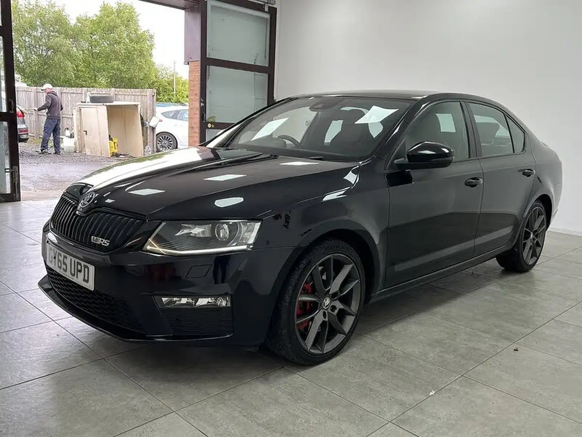 2015-skoda-octavia-20tdi-vrs-hatchback-big-6
