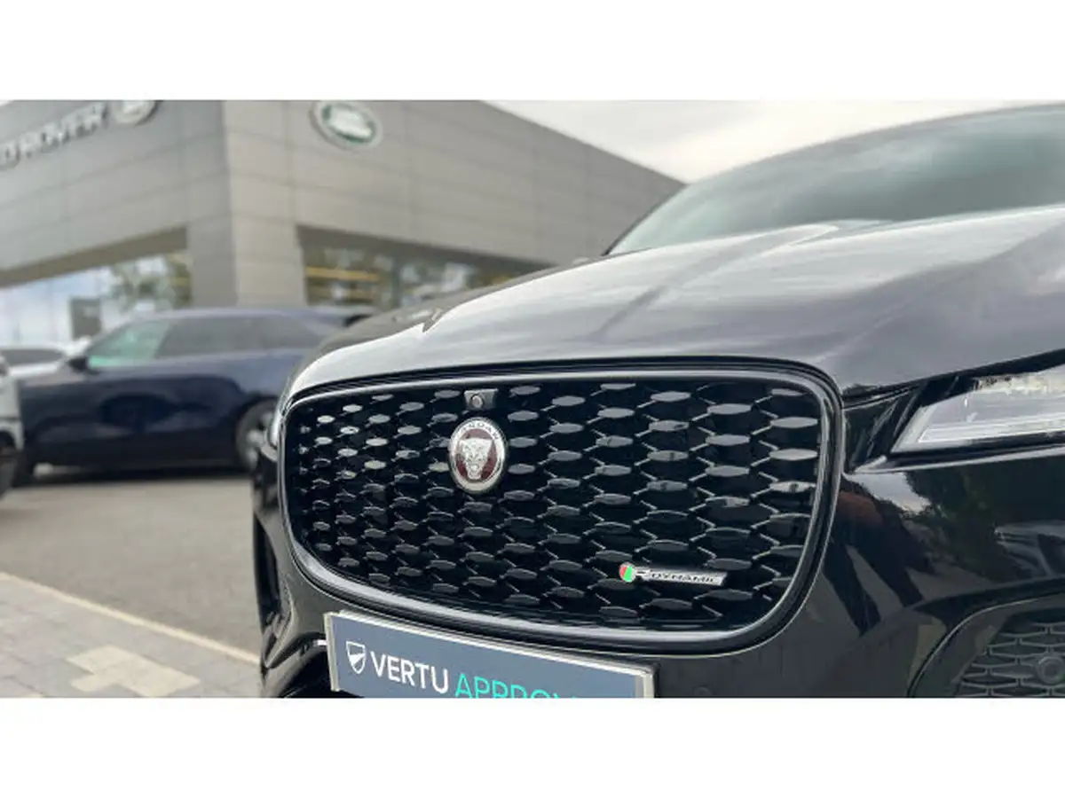 2021-jaguar-f-pace-big-24