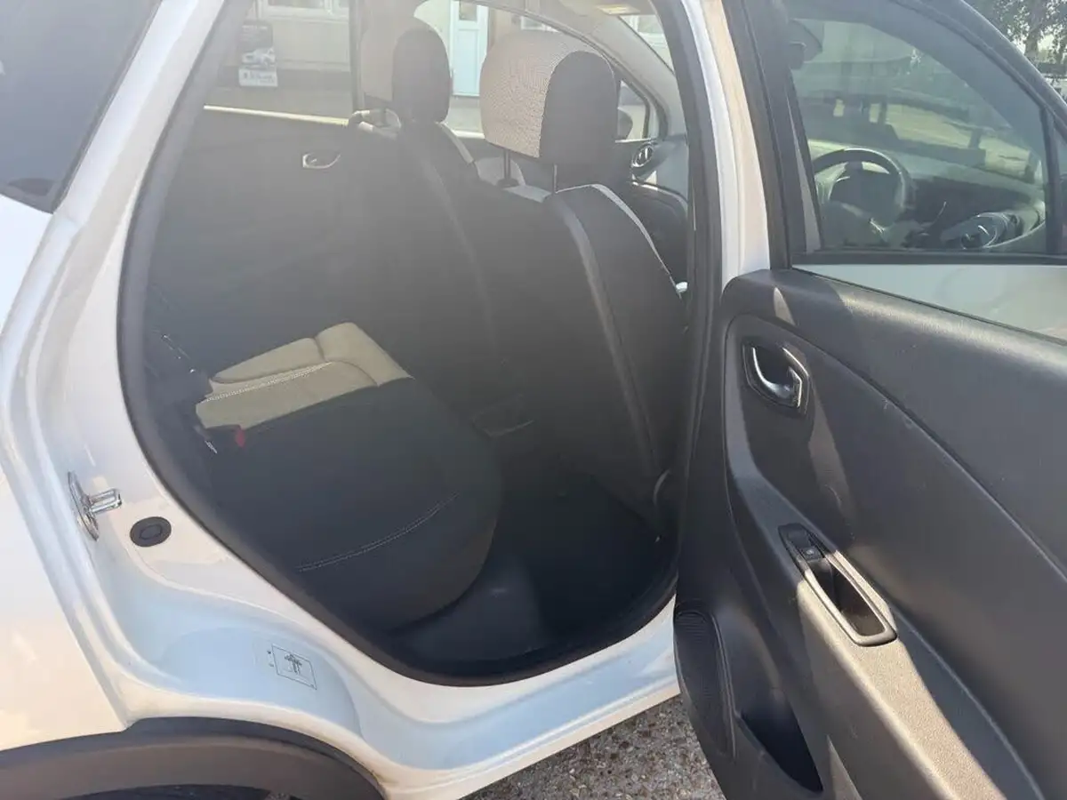 2019-renault-captur-09-tce-iconic-big-14
