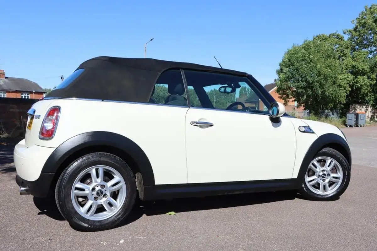 2013-mini-cooper-16-cooper-122bhp-convertible-2d-big-11