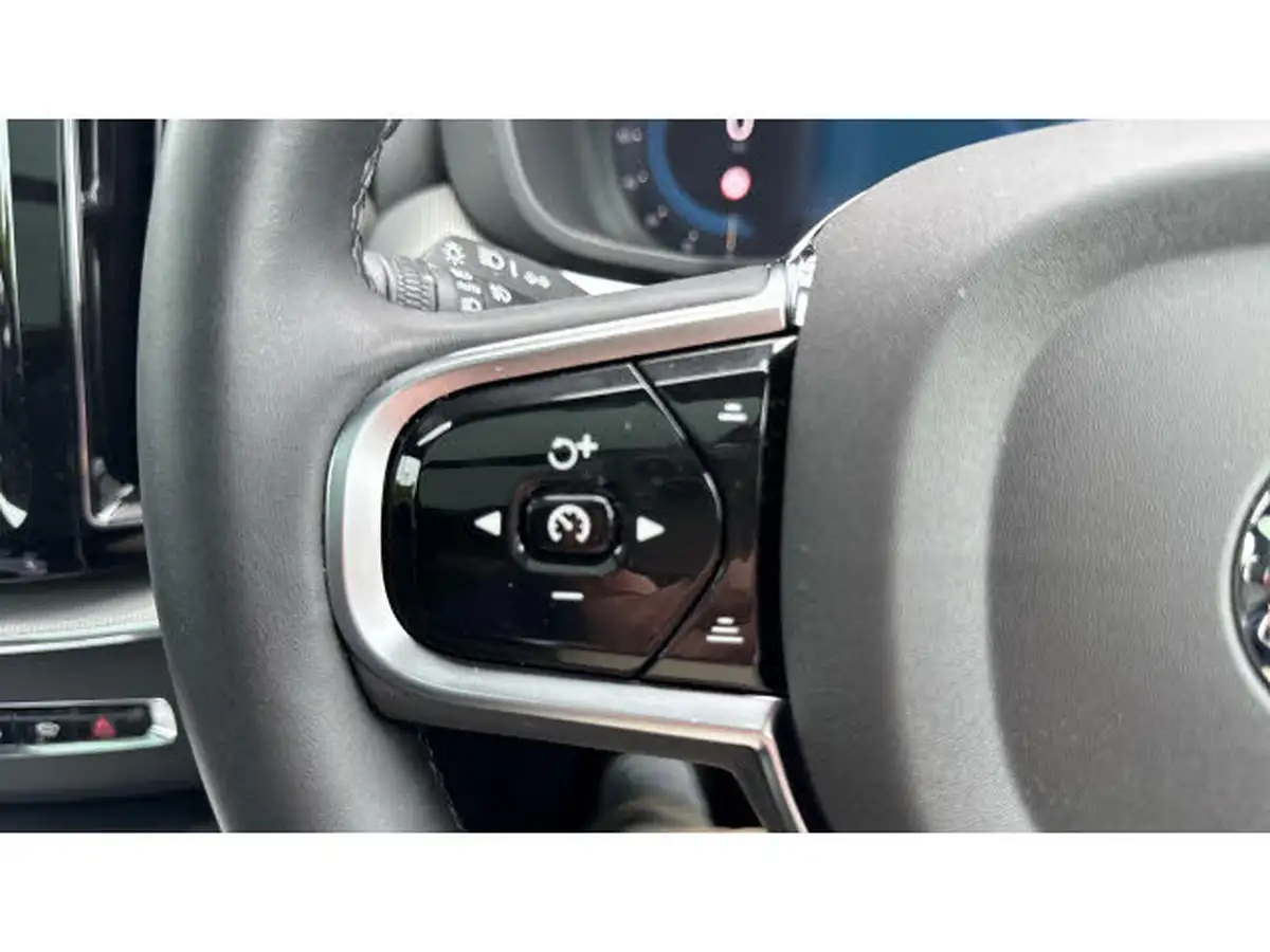 2025-volvo-xc60-20-t6-plus-black-edition-big-17
