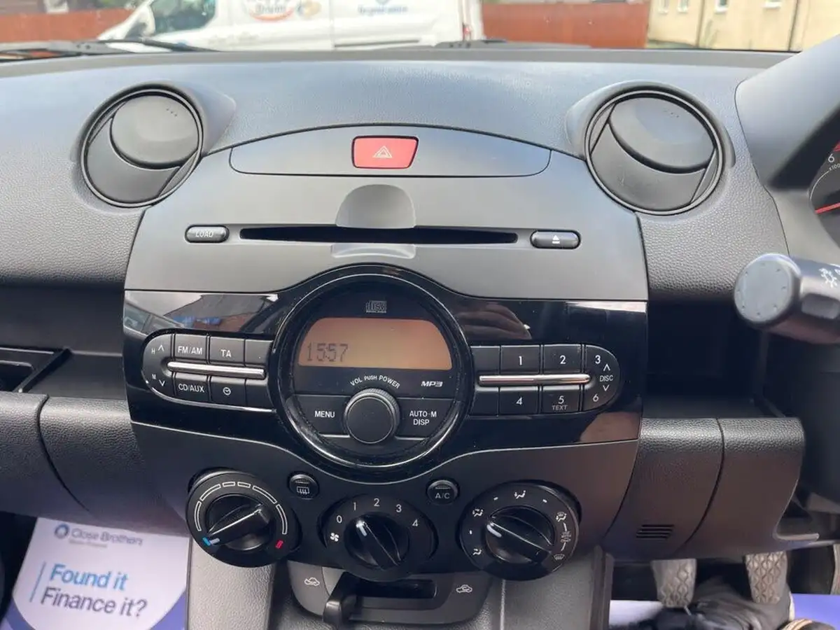 2011-mazda-mazda2-13-tamura-5d-big-15