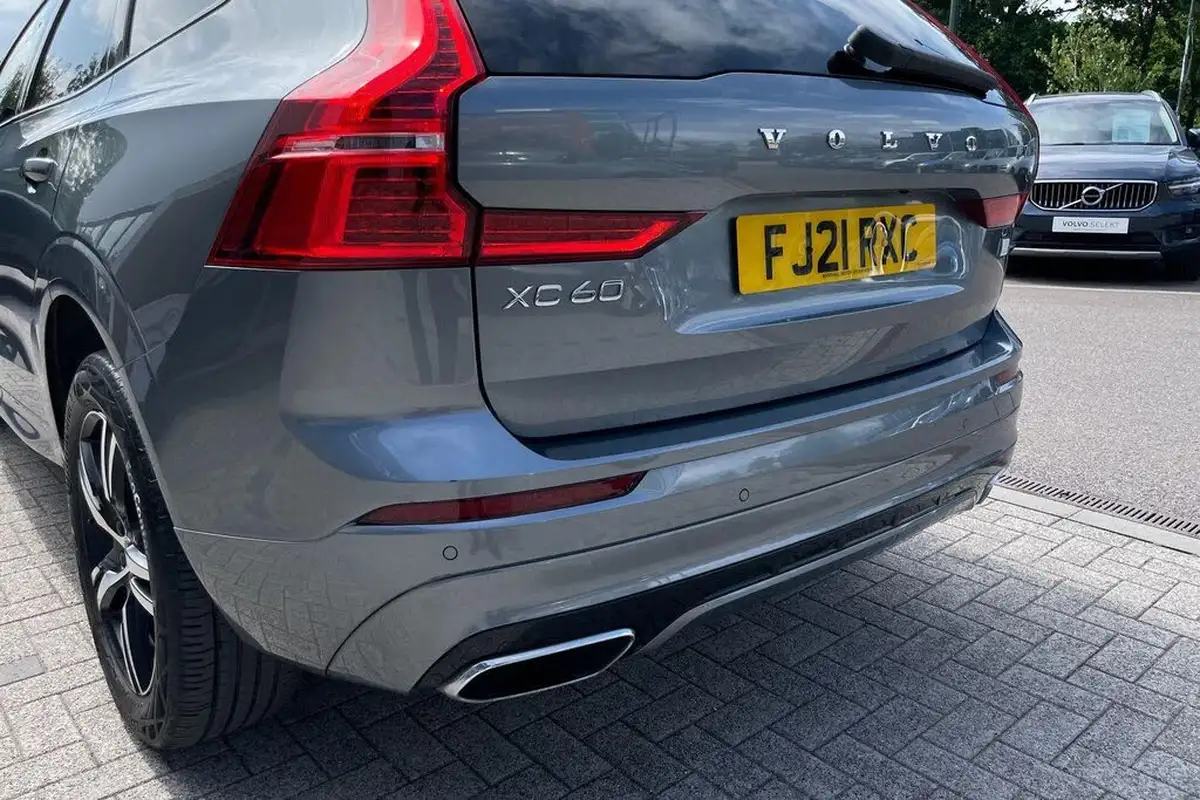 2021-volvo-xc60-20-t6-r-design-340bhp-big-16