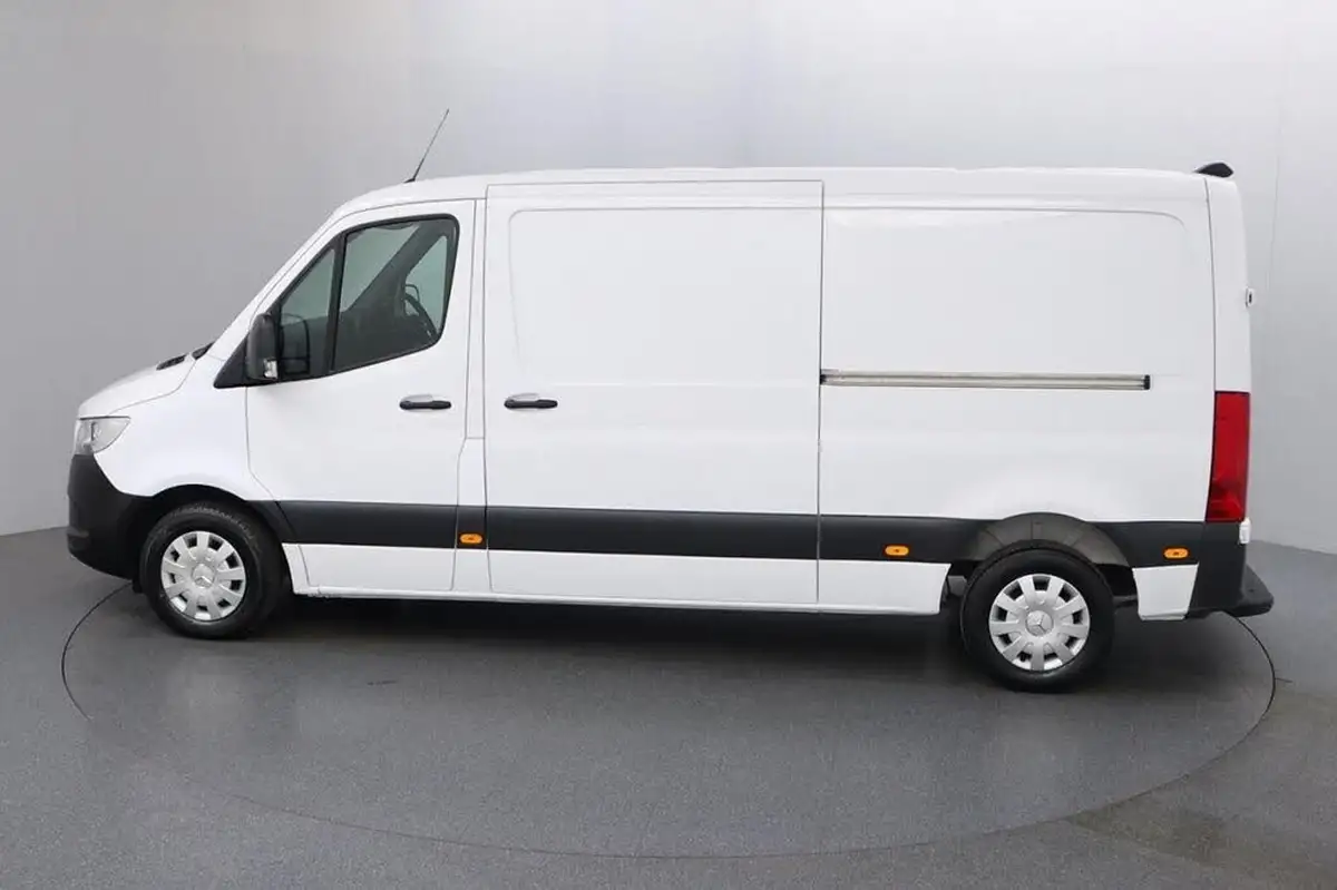 2021-mercedes-benz-sprinter-big-4