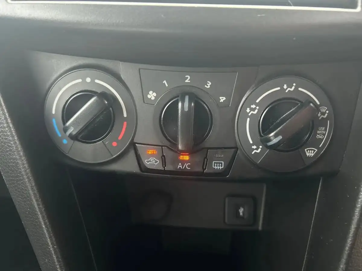 2016-suzuki-swift-12-sz-l-5d-big-13