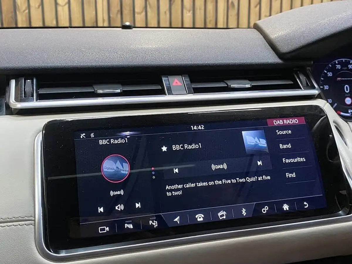2018-land-rover-range-rover-velar-20-d240-r-dynamic-hse-big-38