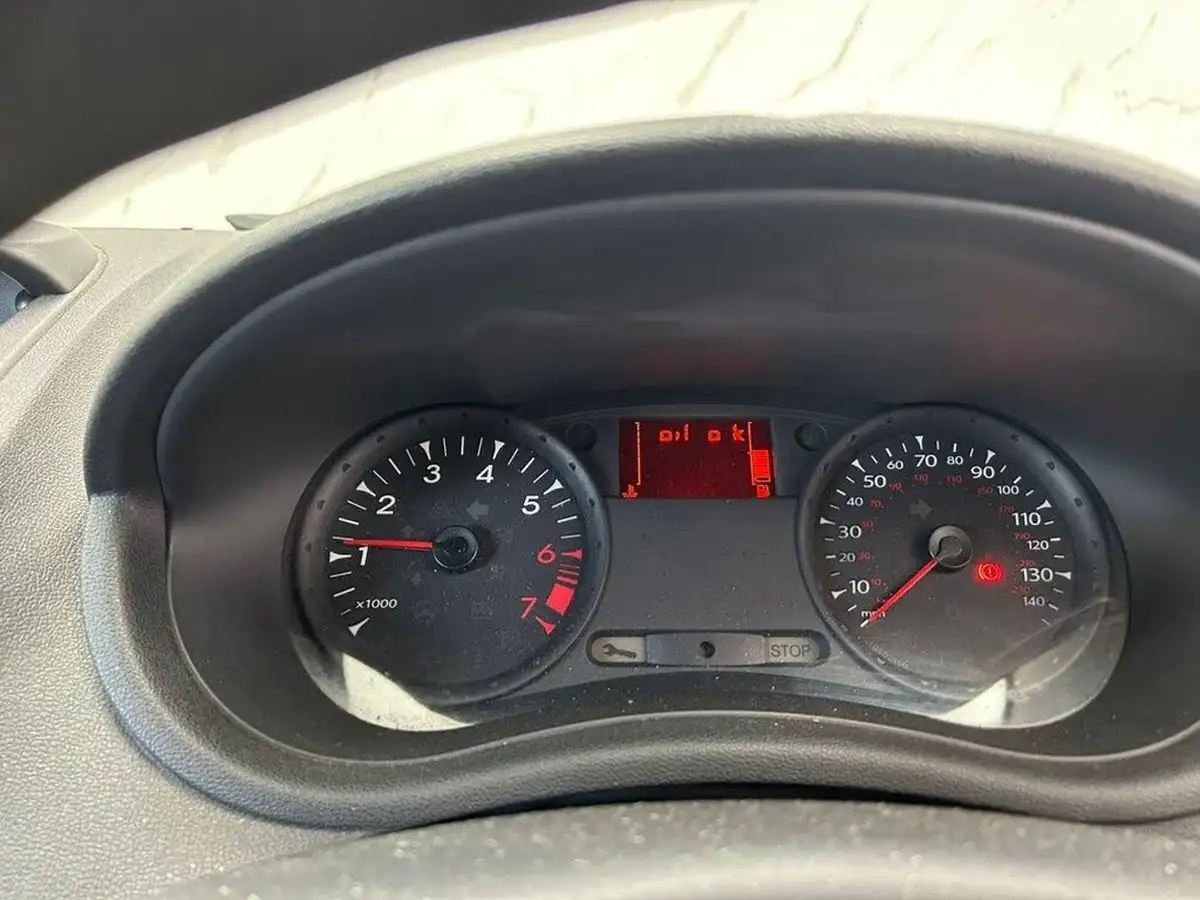 2011-renault-clio-12-bizu-16v-hatchback-3d-big-12