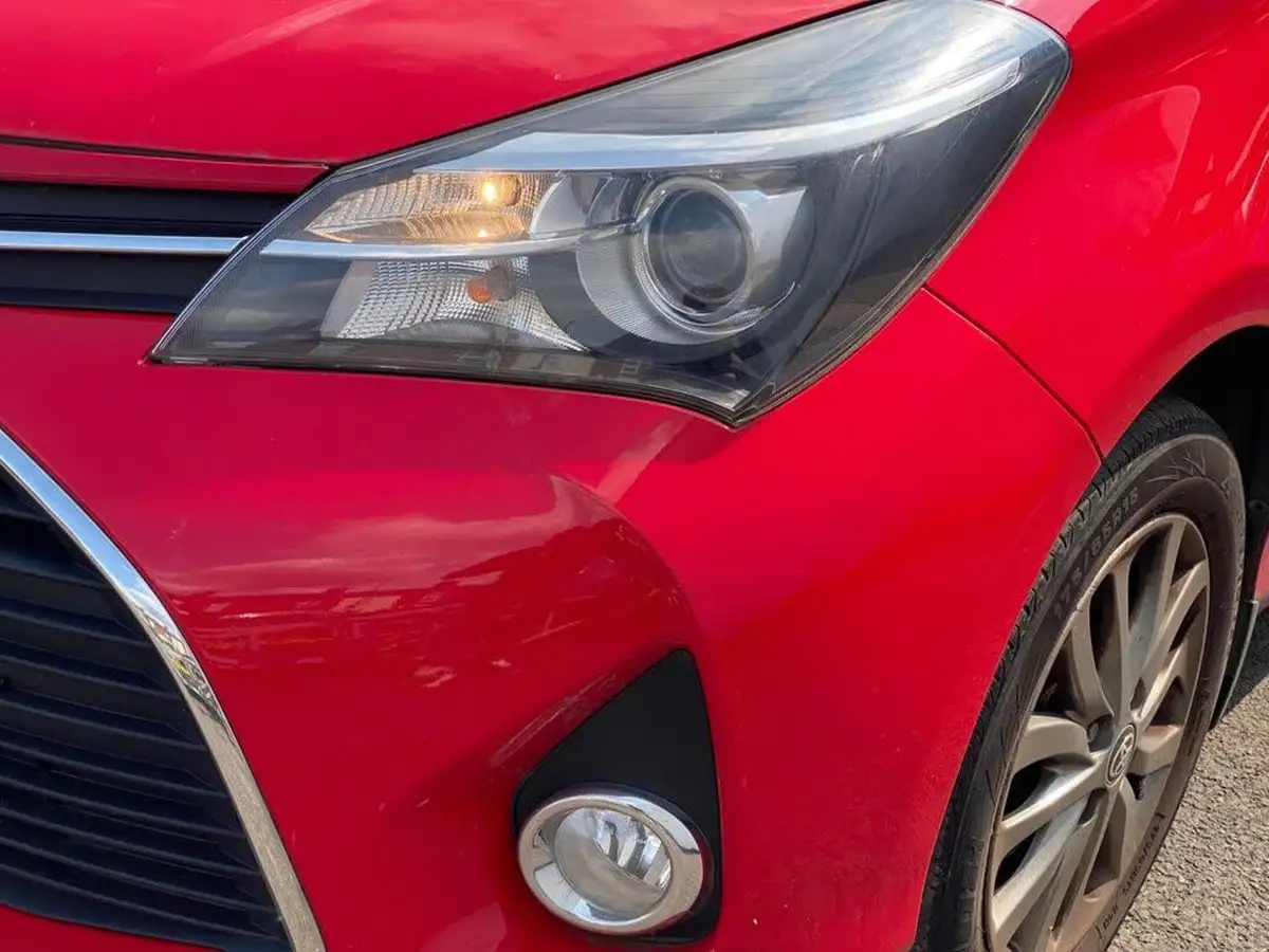 2017-toyota-yaris-133-icon-5d-big-32