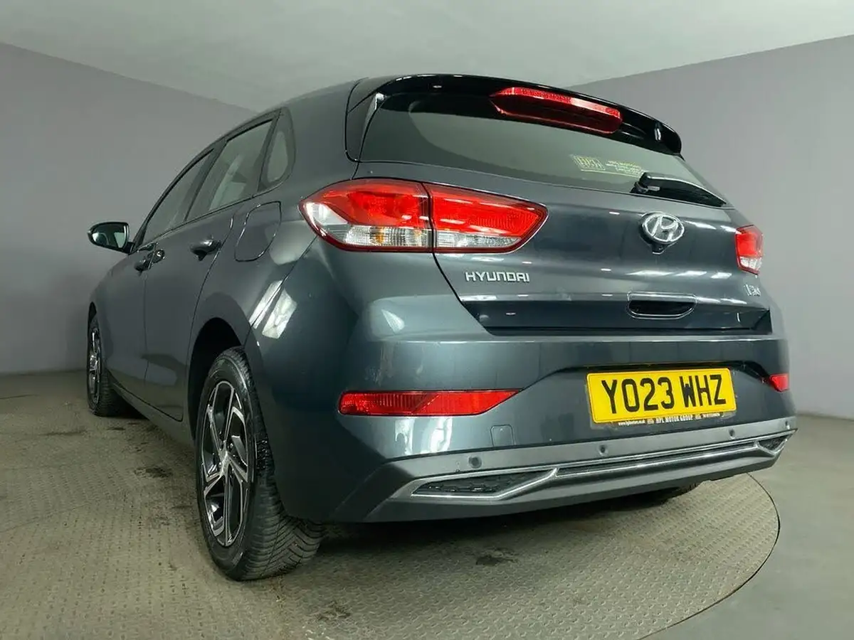 2023-hyundai-i30-10-t-gdi-se-connect-hatchback-dct-big-21