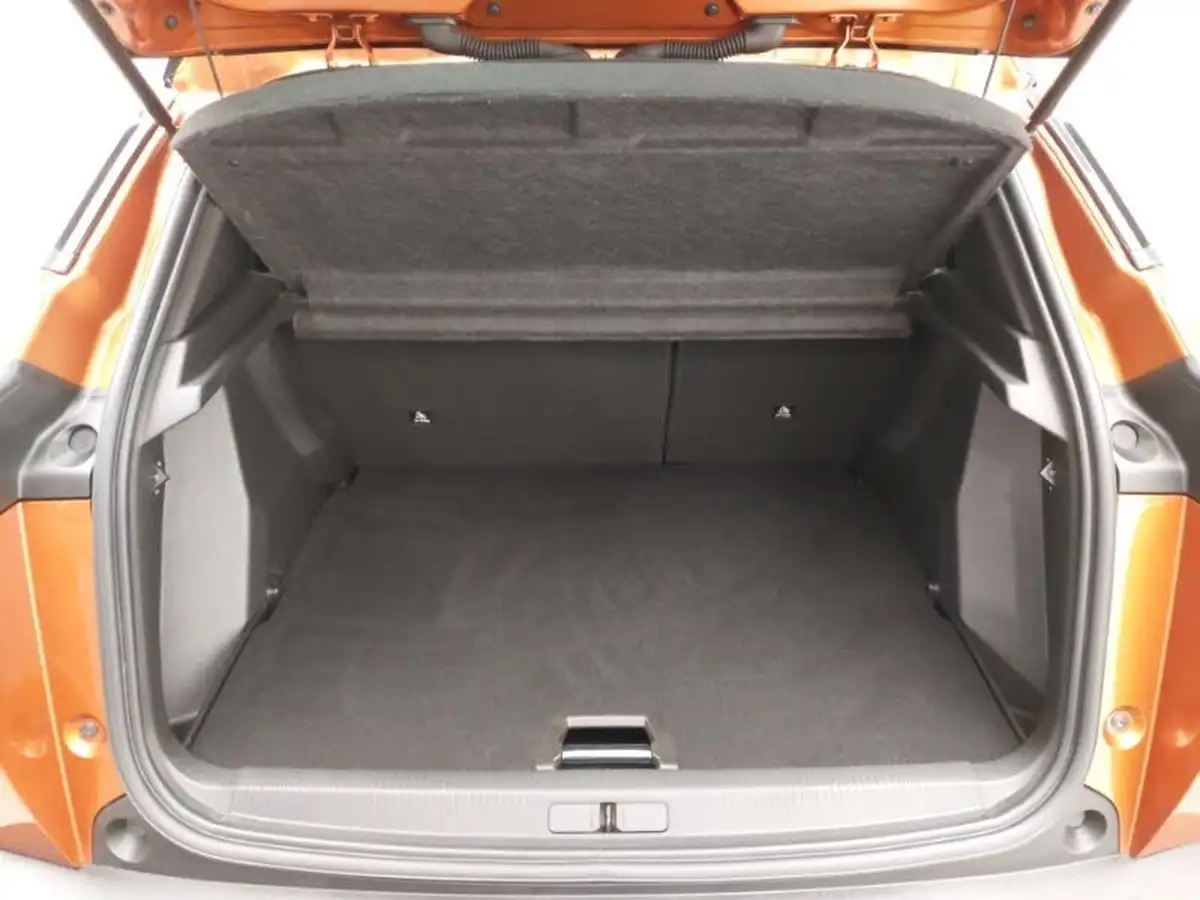 2023-peugeot-2008-suv-12-puretech-gt-130ps-hatchback-eat8-big-7