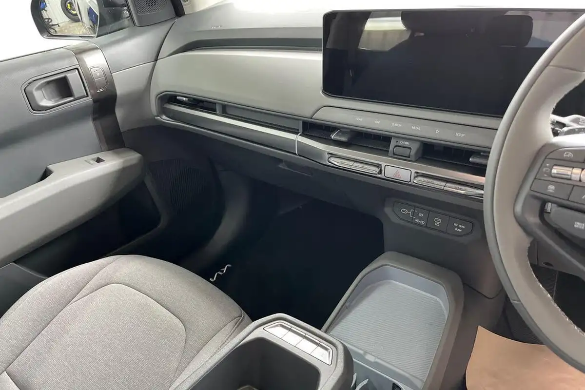 2025-kia-ev3-e-air-814kwh-big-18
