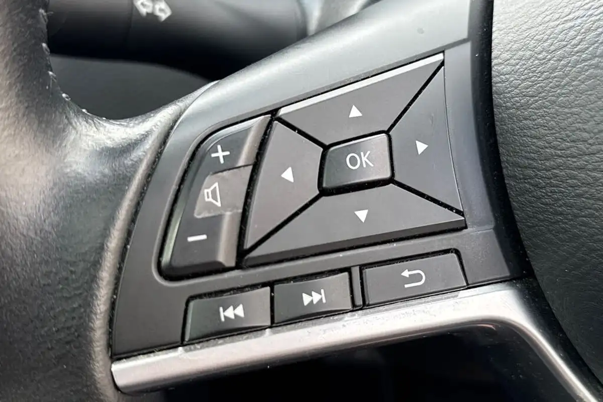 2019-nissan-qashqai-15dci-tekna-19in-alloysglass-roof-pack-dct-big-27