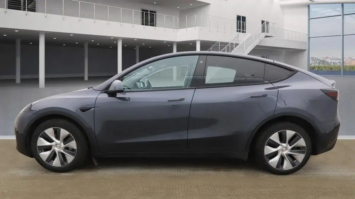 2022-tesla-model-y-e-long-range-big-2
