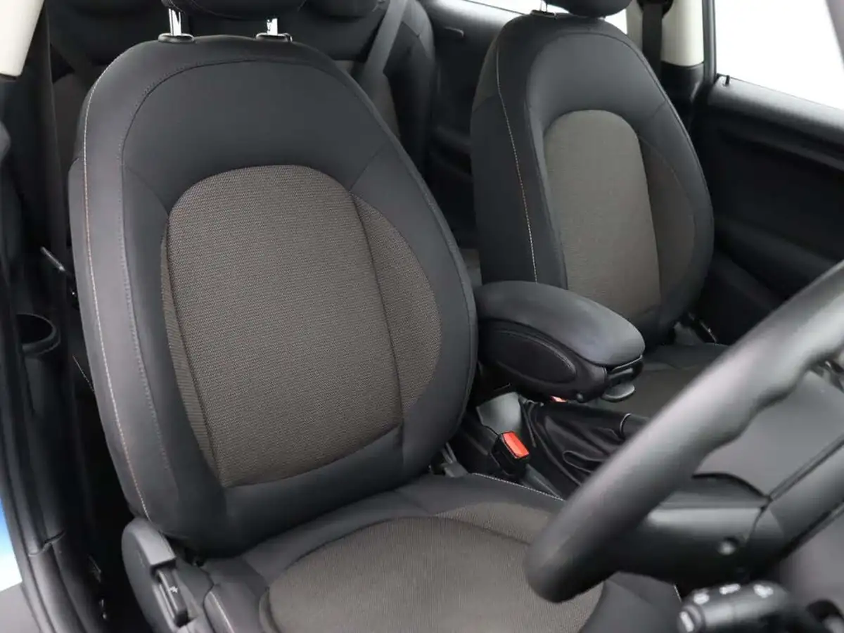 2019-mini-cooper-15-cooper-classic-hatchback-3d-big-8