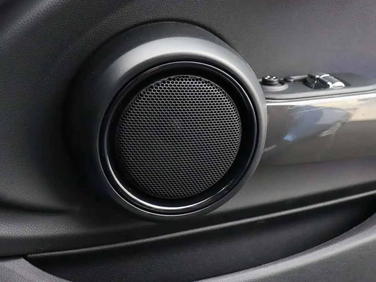 2019-mini-cooper-15-cooper-classic-hatchback-3d-big-32
