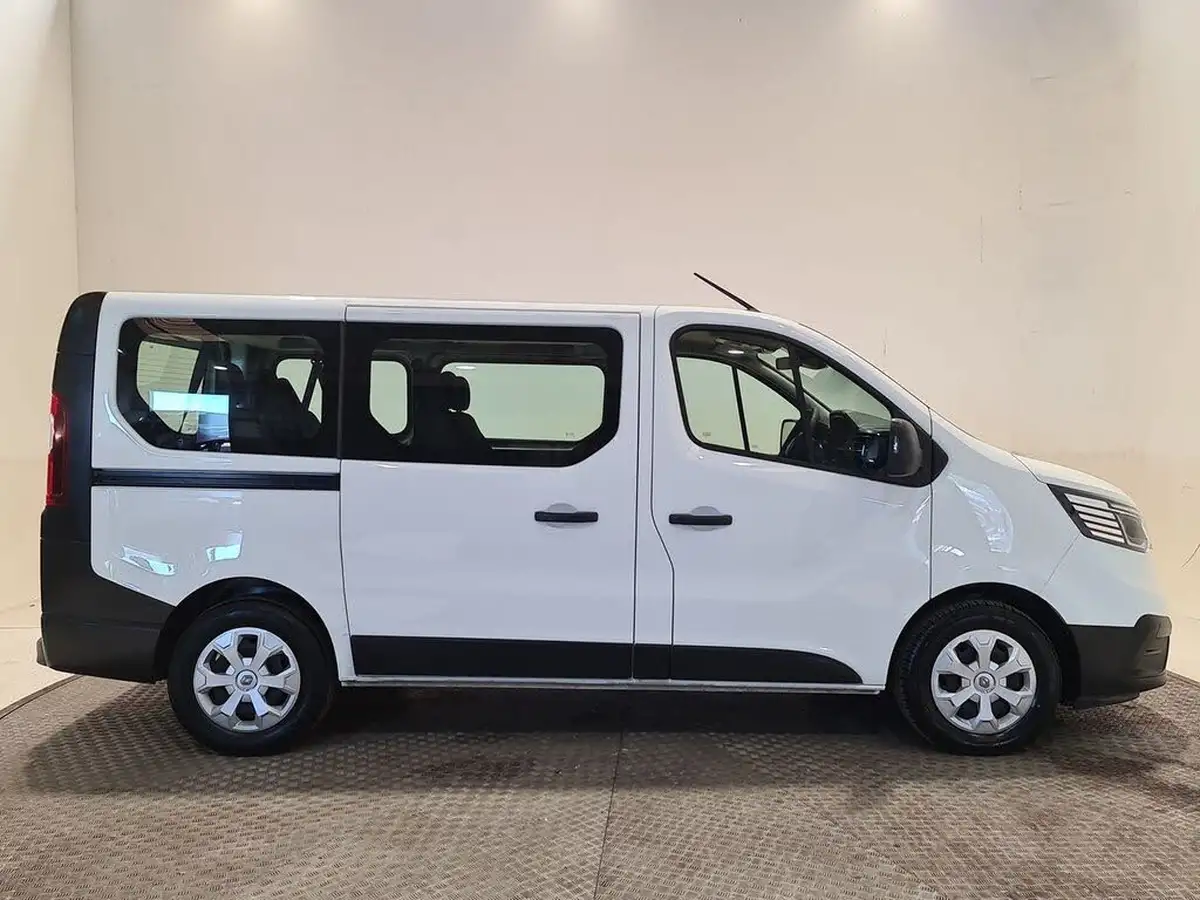 2023-renault-trafic-passenger-20-blue-dci-sl28-150-business-big-24