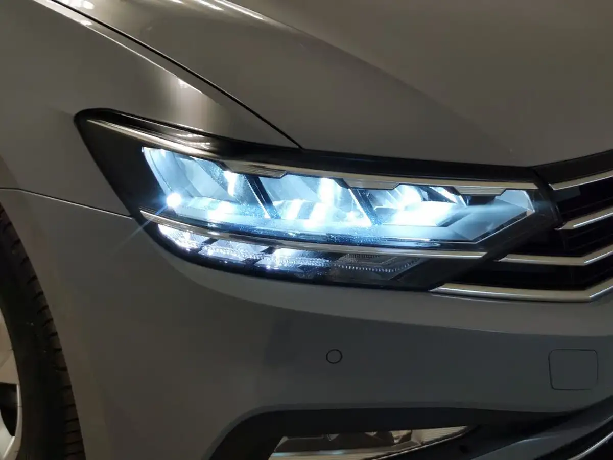 2022-volkswagen-passat-20tdi-se-nav-150ps-estate-5d-big-6